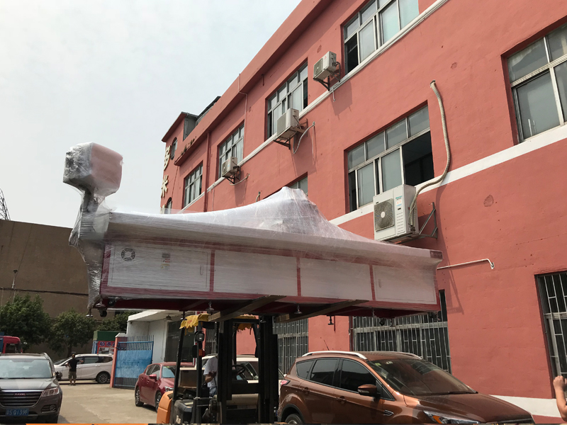 家具方管熱熔機(jī)床，專車發(fā)往山海